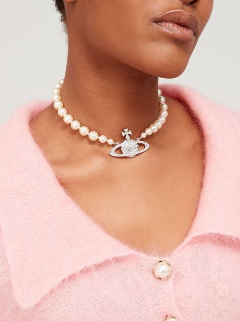 Pearl Vivienne Westwood, Vivienne Westwood Choker, Vivienne Westwood Nana, Vivienne Westwood Jewelry, Vivienne Westwood Jewellery, Alt Aesthetic, Photoshoot Concept, Bas Relief, Barbie House