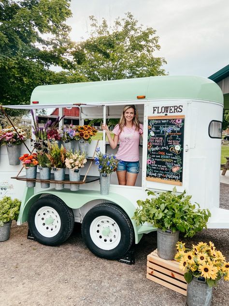 Flower Trailer, Flower Shop Design, Cut Flower Farm, Flower Truck, Flower Cart, Flower Business, Flower Bar, Florist Shop, Cut Flower Garden