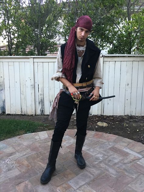 Pirate Diy Costume Mens, Mens Pirate Halloween Costumes, Diy Pirate Coat, Men’s Pirate Make Up, Guy Pirate Costume Diy, Diy Men’s Pirate Costume, Mens Diy Pirate Costume, Male Pirate Costume Diy, Men’s Pirate Outfit