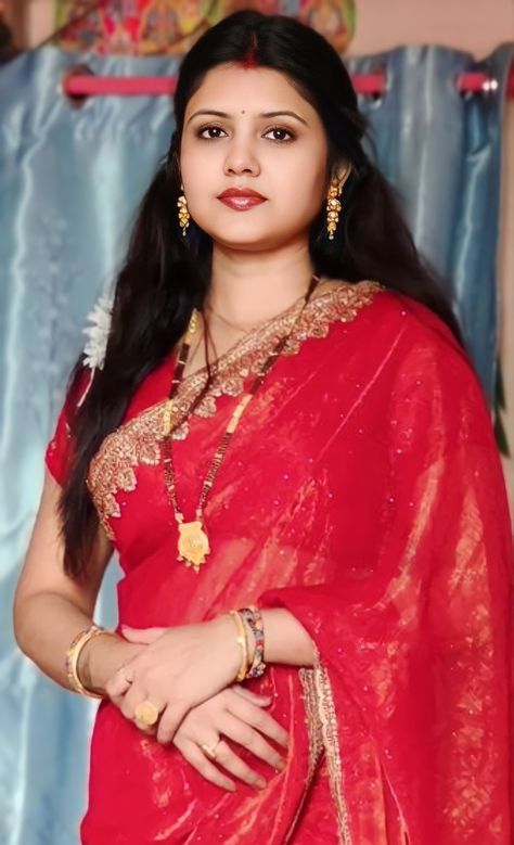 Traditional Housewife, Indian Photoshoot, Indian Blouse, Beautiful Dresses Short, Beautiful Dresses For Women, Red Saree, Beautiful Women Over 40, Summer Necklace, Actress Pics