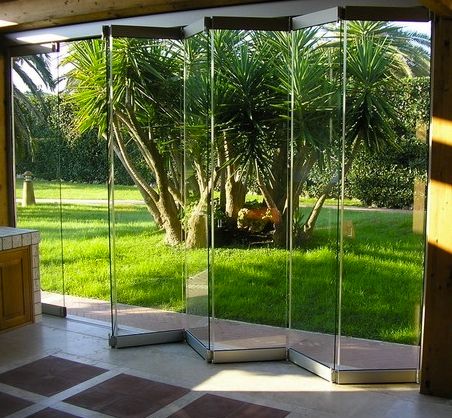 Folding Glass Door Silo House, Terrasse Design, Frameless Glass Doors, Folding Glass Doors, Sliding Folding Doors, Glass Room, Door Fittings, Sliding Patio Doors, Garden Landscape Design