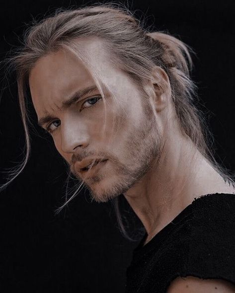 Tracy Chevalier, Men With Blonde Hair, Character Inspiration Male, 인물 드로잉, Blonde Guys, Fantasy Aesthetic, Long Blonde Hair, Jolie Photo, Long Hair Styles Men