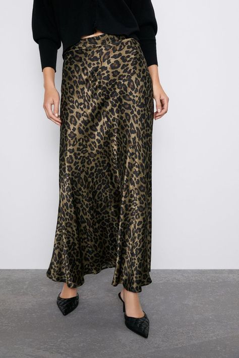 Zara Animal Print Skirt Fitted Midi Skirt, Leopard Print Outfits, Lace Pencil Skirt, Animal Print Skirt, Skirts Midi High Waisted, Womens Maxi Skirts, Satin Skirt, Fun Fashion, Print Skirt