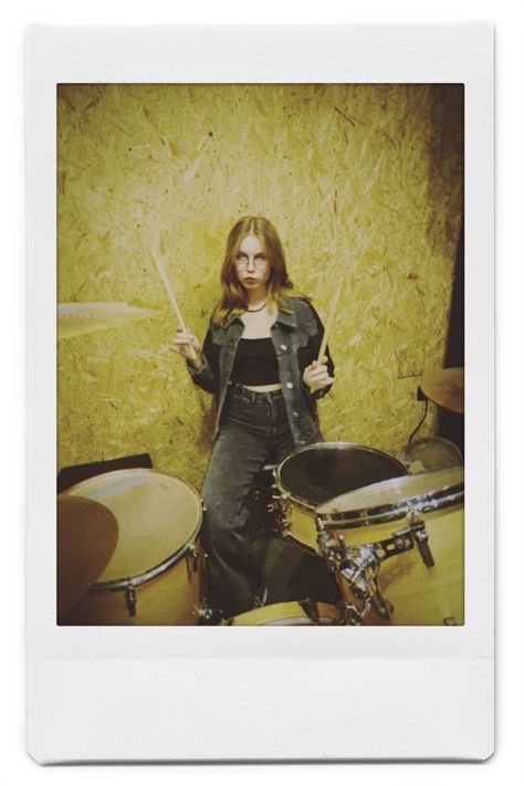 razuvaeva meow is the best drummer!! ㅠㅠ Drummer Outfits Female, Drummer Girl Outfit, Drummer Aesthetic, Mean Girls Costume, Apocalypse Au, Drummer Girl, Costume Inspo, Girl Fits, Mean Girls