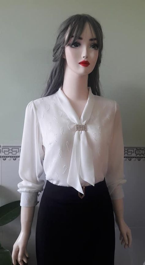 Beautiful blouses design// Beautiful ideas chiffon blouses design White Blouse Designs, Formal Blouses For Women, Chiffon Blouses Designs, Formal Blouses, Easy Dress Sewing Patterns, Saree Wearing Styles, Chiffon Shirt Blouse, Chiffon Blouses, Women Blouses Fashion