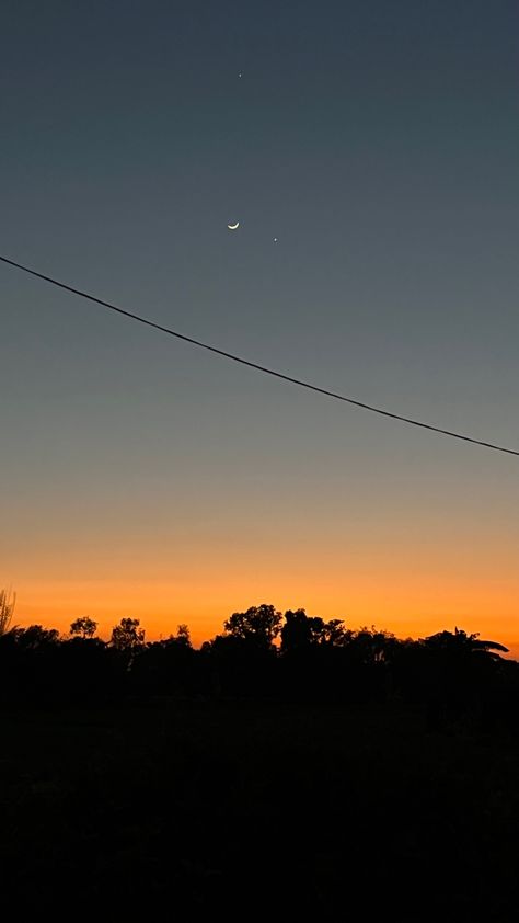 #aesthetic #moon #sunset Sunset With Moon Aesthetic, Moon And Sunset, Sunset With Moon, Moon Snap, Moon Sunset, Aesthetic Moon, Orange Moon, Romanticising Life, Moon Photos