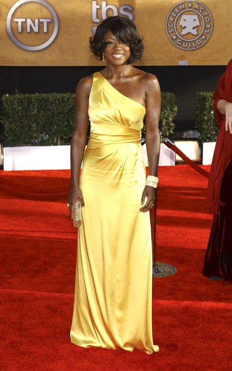 Viola Davis in David Meister Spring 2009 - 2009 SAG Awards Best Celebrity Dresses, Vibrant Outfits, Viola Davis, Dress Closet, Evolution Of Fashion, Vintage Black Glamour, Celebrity Red Carpet, Awards Ceremony, Red Carpet Dresses