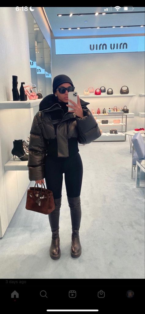 Lori Harvey Style Winter, Lori Harvey Outfits 2024, Lori Harvey Fall Outfits, Winterwonderland London Outfit, Chicago Winter Outfits Black Women, Htx Outfits, Winter In Nyc Outfits Cold Weather, Nyc Looks Outfits Winter, Lori Harvey 2023