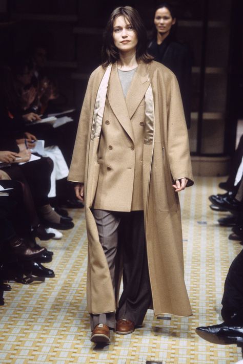 Hermès Fall 1998 Ready-to-Wear collection, runway looks, beauty, models, and reviews. All Black Fashion, Expensive Clothes, Martin Margiela, 가을 패션, Fashion Show Collection, Edgy Outfits, Fashion Pictures, Black Outfit, Get Dressed