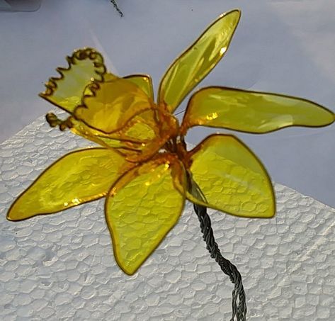 Fantasy Film Craft, Dip Flower Tutorial, Fantasy Film Dip It, Resin Dipped Flowers, Resin Dipping, Dip Resin, Soda Bottle Crafts, Bubble Mixture, Wire Flowers