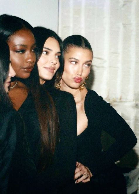 Kendall Jenner Video, Justine Skye, Kendall Style, Model Aesthetic, Victoria Secret Angels, Hailey Baldwin, Poses For Photos, Kardashian Jenner, Hailey Bieber