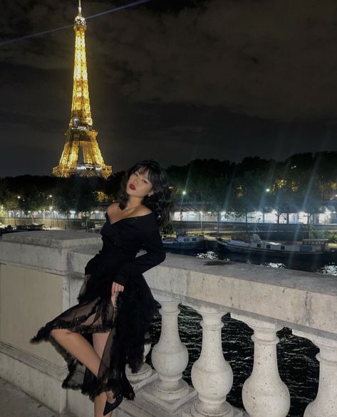 Paris girl aesthetic at night Eiffel tower dark lights pretty girl asian korean Japanese rich vibes old money dress long black designer goals manifesting success dream red lipstick make up French vibes France short hair black wavy bangs recreate pose inspiration fit ootd Paris Dress Outfit, Eiffel Tower Outfit, Paris Trip Outfits, Jihoon Kim, Girl In Paris, Kim Dress, Dark Outfits, Dark Feminine Aesthetic, Black Dress Formal