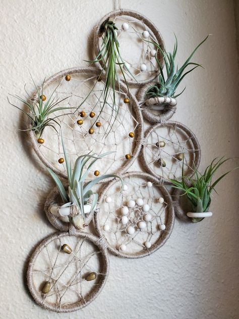 Beach Dream Catcher, 3d Dream Catcher, Dream Catcher Ideas, Flower Dream Catcher, Crystal Dream Catcher, Hanging Plants Diy, Dream Catcher Patterns, Boho Dream Catcher, Dream Catcher Decor