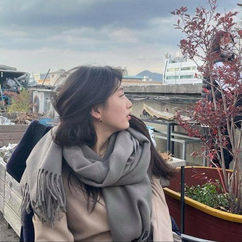 Suzy Instagram, Korean Winter Outfits, Suzy Bae, Gwangju, Bae Suzy, 웃긴 사진, Instagram Girls, Korean Actresses, Korean Celebrities