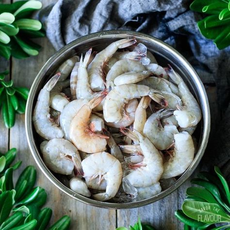 Peeled Shrimp Recipes, Devein Shrimp, Food Preps, Ovulatory Phase, How To Peel Shrimp, How To Devein Shrimp, Fresh Shrimp, Simple Meals, Kitchen Skills