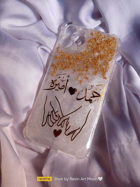 Mobile cover made of resin in white color with gold leaf Resin Art Phone Cover, Resin Mobile Cover, Resin On Mobile Cover, Resin Ramadan, Ramadan Resin Art, Moon And Stars Resin Art, How To Make Resin, Mobile Covers, Diy Resin Crafts