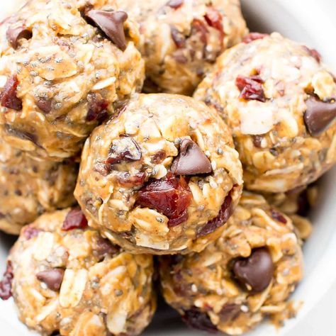 No Bake Cherry Chocolate Chip Chia Energy Bites (V, GF): a one bowl recipe for sweetly tart cherry chocolate chip energy bites packed energy-boosting yum! Gluten Free Recipes Snacks, Chia Energy Bites, No Bake Oatmeal Cookies, No Bake Oatmeal, Bake Snacks, Gluten Free Snacks Recipes, Easy Gluten Free Recipes, Vegan Gluten Free Snacks, Bake Oatmeal