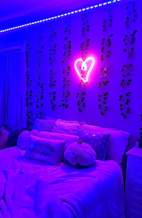 Light Purple Aesthetic Room Decor, Room Ideas Purple Aesthetic, Purple Themed Bedroom Aesthetic, Purple Aesthetic Bedroom Ideas, Purple Themed Bedroom, Teenage Room Decor, Purple Room Decor, Neon Bedroom, Aesthetic Bedroom Ideas