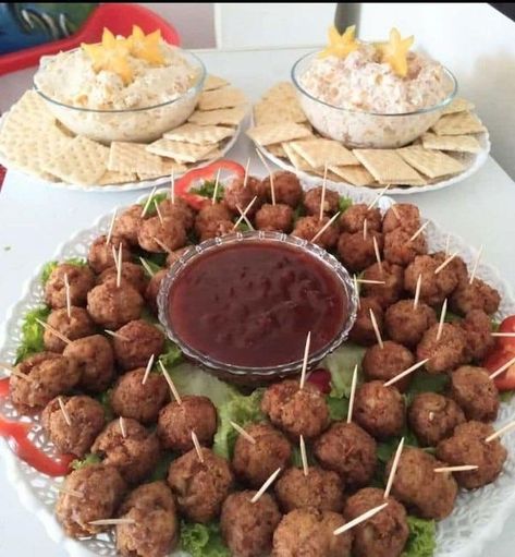 Bizarre Foods, Party Food Buffet, Catering Ideas Food, Party Food Platters, Front Porch Christmas Decor Ideas, Porch Christmas Decor Ideas, Porch Christmas Decor, Front Porch Christmas, Christmas Decor Ideas Diy