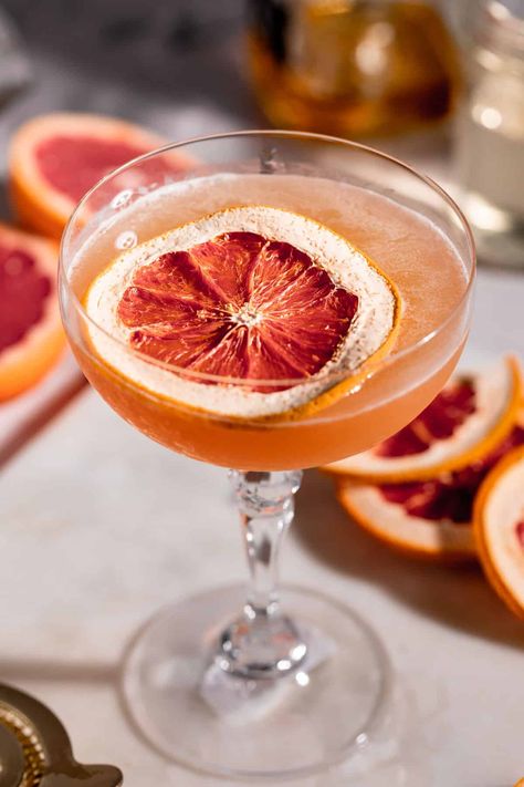 Brown Derby Cocktail, Spring Bourbon Cocktails, Grapefruit Gin Cocktail, Dirty Drinks, Bourbon Cocktail Recipe, Honey Simple Syrup, Grapefruit Cocktail, Brown Cocktail, Bourbon Cocktail