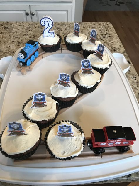 Train Cupcake Pullapart, Thomas The Train Cupcakes, Train Cupcake Cake, Cupcake Train, Thomas Cupcakes, Train Cupcakes, Train Cookies, Thomas The Train Birthday Party, 7th Birthday Cakes