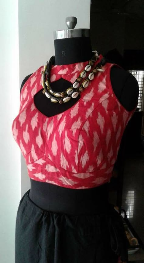 Blouse design Sambalpuri Blouse Design, Ikat Blouse Designs, Choli Blouse Design, Ikat Blouse, Cotton Saree Blouse Designs, Cotton Blouse Design, New Saree Blouse Designs, Sari Blouse Designs, Indian Saree Blouses Designs