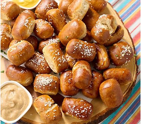 Sleepover Food Ideas, Big Pretzel, Pretzel Nuggets, Snack Craving, Sleepover Food, Easy Healthy Meal Prep, Food L, Yummy Comfort Food, Food Picks