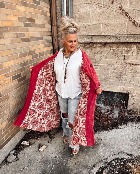 Super Star ⭐️ Boho Style #superstar #duster #curvystyle #bohostyle #bohovibes #mineralwash #poppylanetroy #poppylaneplus Plus Size Business, Super Star, Braids For Short Hair, Edgy Look, Single Women, Our Girl, Curvy Fashion, Raw Edge, Sweater Jacket