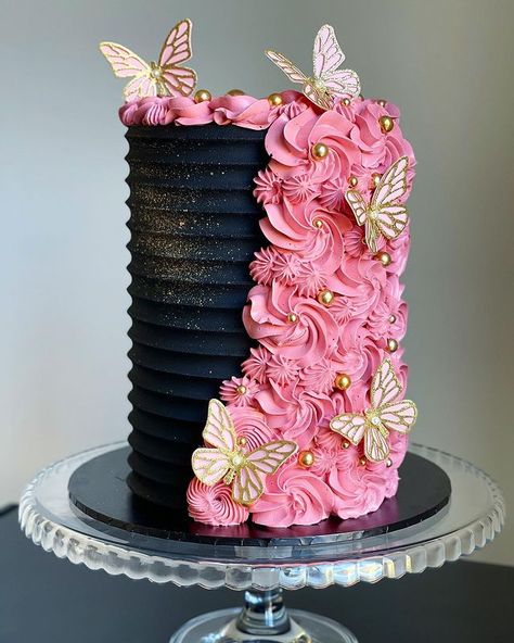 Black and pink beauty🖤🖤💖💖 really loving this scallop buttercream look 🤩🤩 soo stunning What do you think??? - - - - -…” • Jun 26, 2021 at 3:49pm UT Decorating Cake Ideas, Birthday Cake Crown, Floral Cake Design, 60 Birthday, Frosting Colors, Elegant Birthday Cakes, Tall Cakes, Cake Decorating Videos, Butterfly Cakes