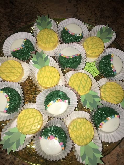 Luau Chocolate Covered Oreos, Luau Party Treats, Luau Treats, Luau Dessert Table, Luau Snacks, Luau Party Desserts, Hawaiian Dip, Baby Spongebob, Luau Desserts