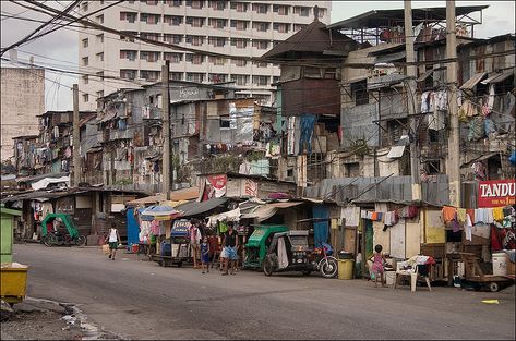 true poverty never seen in the US can be found all over Asia...this is Manila Shanty Town, Manila Philippines, Philippines Travel, Santa Clara, Countries Of The World, Manila, Live Streaming, Places Ive Been, Montreal