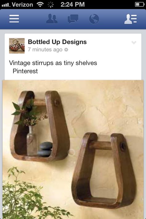 Bottled up designs stirrups as small shelves Big Baths, Western Crafts, Cowboy Decorations, Rustic Western Decor, Casa Country, Home On The Range, Small Bath, Western Homes, Horse Decor