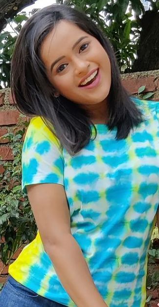 Chinmayee Salvi, Indian Actress Hot Pics, Hot Pics, Bollywood Actress, Tie Dye Top, Tie Dye, Blonde, Actresses, Hair