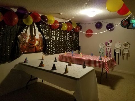 Fnaf Party Room, Fnaf Party Ideas, Fnaf Birthday Party Ideas, Fnaf Birthday Party, Fnaf Irl, Fnaf Halloween, Fnaf Cake, Fnaf Birthday, Fnaf Party