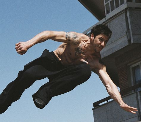 Martial arts vs. Parkour  Great read and the last paragraph really seals the deal for me. David Belle, Action Pose Reference, Male Pose Reference, Action Pose, Anatomy Poses, Human Reference, Body Reference Poses, Human Poses Reference, Figure Poses