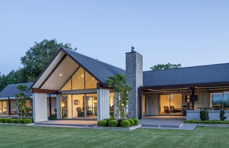 Modern Bungalow House, Barndominium Ideas Floor Plans, Modern Barn House, Bungalow Design, House Studio, Modern Farmhouse Exterior, Modern Bungalow, Building Homes, Barn Style House