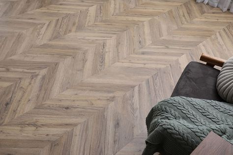 Taking Steps in Fashion with Vinyl Flooring Types Of Flooring Materials, Flooring Options Durable, Parquet Design, Wood Mosaic, Durable Flooring, Flooring Materials, Types Of Carpet, Heated Floors, Luxury Vinyl Flooring