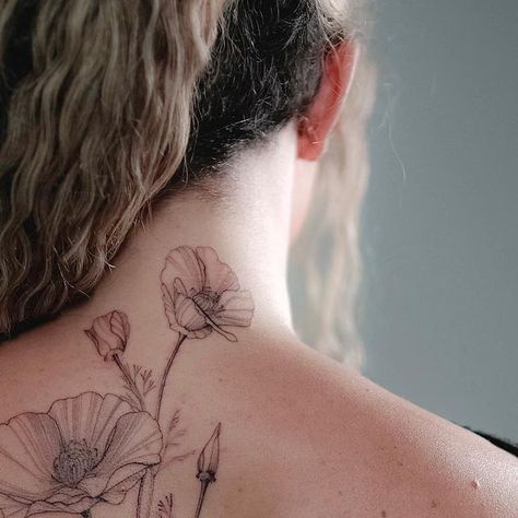 DMYTRO NAZARENKO • NEW YORK on Instagram: "Poppy flowers spine tattoo I am scared to do all the time. Scared because it’s uncomfortable for me and painful for my client 🥲 don’t want anyone to feel that way 🖤 Guys, feel completely free to ask if you have any questions 🫠 DM or LINK in BIO for booking 📄 #spinetattoo #backtattoo #flowertattoo #poppytattoo #girlswithtattoos #tattooideas #tattoo #nyctattoo #nyctattooartist #nyctattooshop #nyctattoos" Poppy Spine Tattoo, Flowers Spine Tattoo, Nyc Tattoo, Poppies Tattoo, Spine Tattoo, Poppy Flowers, Poppy Flower, I Am Scared, Back Tattoo