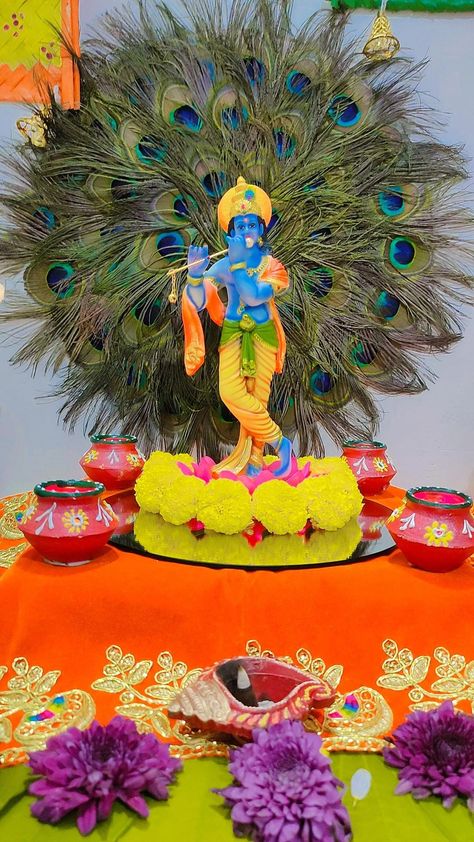 Janmashtami celebration special decoration.. Easy Janmashtami Decoration, Janmashtmi Creatives, Krishna Janmashtami Decoration Ideas, Easy Backdrop Ideas, Krishna Janmashtami Decoration, Makhar Decoration, Krishna Birthday, Puja Decor, Janmashtami Celebration