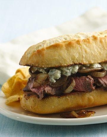 Blue cheese adds a wonderful tang to simple steak sandwiches. Make sure to cook the caramelized onions slow and low to get all that natural sweetness (and to keep them from burning). If you don’t have a grill—or if it’s too cold out to fire it up—click through for the broiler instructions. Blue Cheese Steak, Steak With Blue Cheese, Buttery Potatoes, Beef Flank Steak, Steak Sandwiches, Swiss Steak, Cheese Steak Sandwich, Tender Steak, Sliced Steak