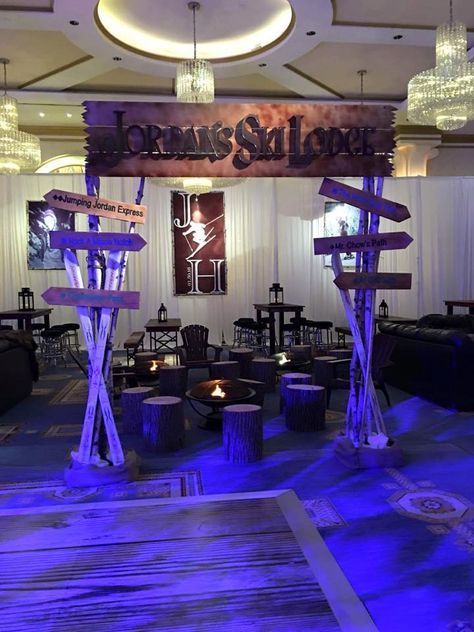 Ski Centerpieces, Alpine Party, Apres Party, Ski Lodge Party, Schnee Party, Apre Ski, Ski Bar, Lodge Aesthetic, Ski Wedding