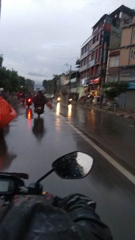 Rainis beautiful Biking In The Rain, Night Rain, Motorcycle Aesthetic, Under The Rain, Reference Pics, Riding Bike, Pretty Bike, Bike Photo, Riding Motorcycle