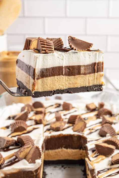 Chocolate Fudge Topping, Peanut Butter Lasagna, Hot Fudge Topping, Reese's Chocolate, Chocolate Lasagna, Chocolate Cream Pie, Chocolate Peanut Butter Cups, Peanut Butter Cheesecake, Peanut Butter Desserts