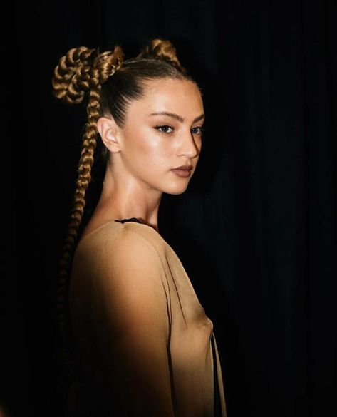 15+ Unique Sculptural Braids Aries Hairstyle, Hairstyles Runway, Braided Space Buns, High Updo, Diary Of A Model, Bright Red Hair, Healthy Natural Hair, Funky Design, Hair Styles For Women