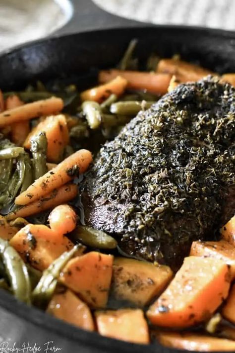 Potroast Dutchoven, Beef Chuck Pot Roast, Roast In A Dutch Oven, Chuck Pot Roast, Pot Roast Easy, Roast In Dutch Oven, Dutch Oven Pot Roast, Pot Roast Seasoning, Vegetable Meals