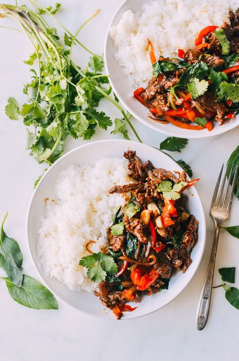 Thai Basil Beef, or Pad Graw Prow, is an easy, delicious dish of stir-fried beef and thai basil. Served over white rice, it's the perfect 15-minute meal. Basil Beef, Thai Basil Beef, The Woks Of Life, Woks Of Life, Wok Of Life, Thai Basil, Quick Dinners, Woks, God Mat