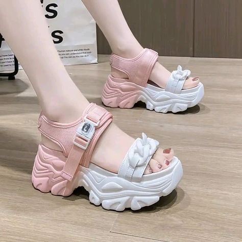 Elegant Shoes Heels, Cute Casual Shoes, Casual Shoes Women Sneakers, Scrubs Medical, Basic French, Pretty Sandals, Pretty Shoes Sneakers, Fashion Shoes Heels, Cute Shoes Heels