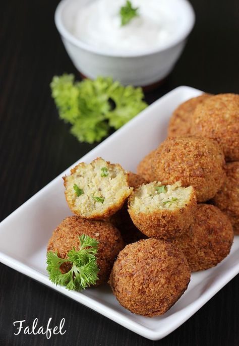 Chickpea Falafel Recipe, Easy Indian Snacks, Make Falafel, Falafel Recipe Easy, Vegetarian Patty, How To Make Falafel, Falafel Recipe, Chickpea Recipes, Easy Snack Recipes