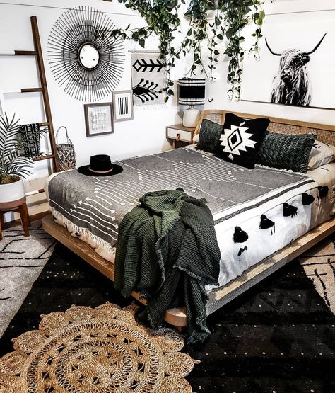 Nikki on Instagram: “A lil dash of forest green is always a good idea! Boho vibes to the max in our guest  bedroom and loving it! Happy 2020 everyone! If you…” Aztec Bedroom, Country Fits, Western Bedroom Decor, Western Rooms, Western Bedroom, Bedrooms Ideas, Perfect Bedroom, Bohemian Bedroom, Bathroom Decoration