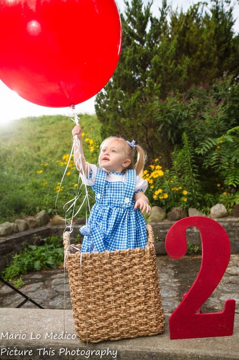 Wizard of oz photo shoot Wizard Of Oz Decor, 5th Birthday Party Ideas, Mom Party, Girl 2nd Birthday, Brick Road, Birthday Pictures, 10th Birthday, Wizard Of Oz, Baby Birthday